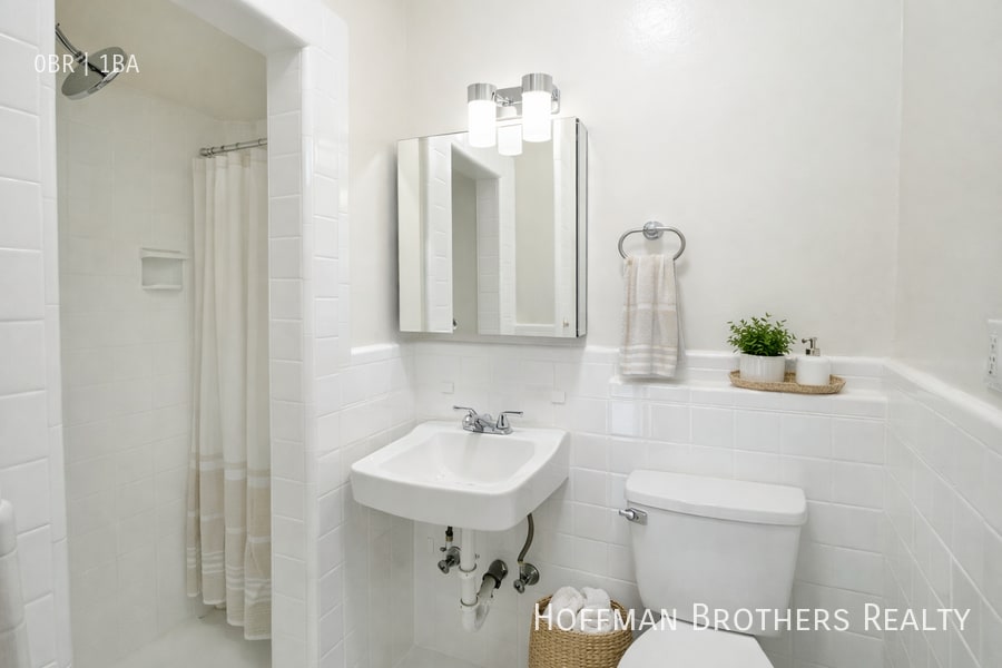 Photo - 654 S Dunsmuir Ave Unit 110