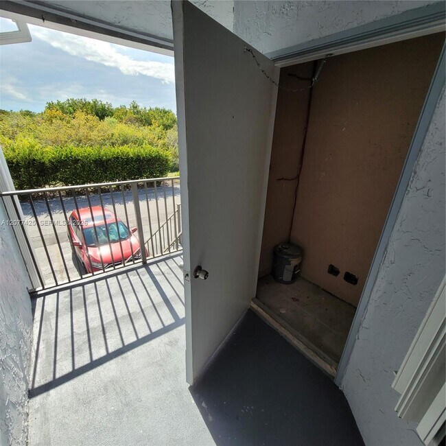 Photo - 1051 Jefferson Dr Unit 1051H