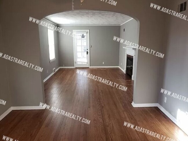 Photo - GORGEOUS 3 Bed 2 Bath House in Merriam-Ava...
