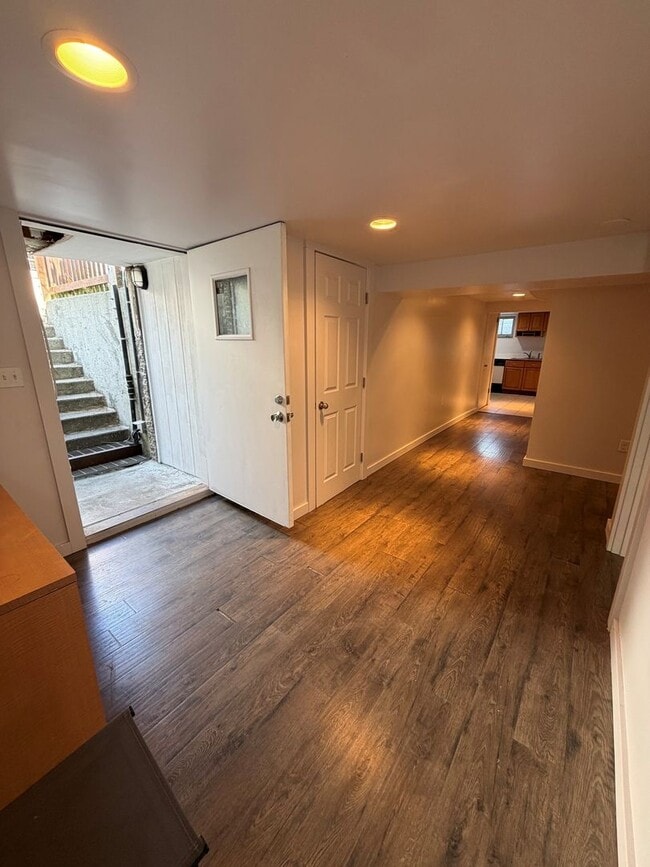 Building Photo - 1802 Cedar St Unit Basement