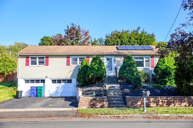 Photo - 270 Glenn Dr
