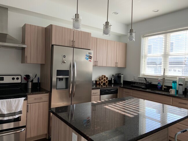 Photo - 2995 Livingston St