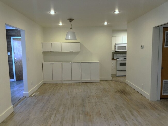 Photo - Beautiful 2 Bedroom Apartment with Office in Sugar House! Unidad 5