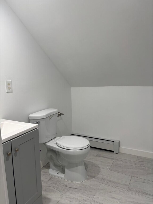 Photo - No Brokers Fee, In-Unit Laundry, Eat-in Kitchen, Large bedrooms, 3 Full Bathrooms
