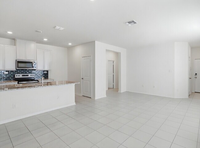 Modern Single-Story Home with Granite Kitchen and Community Pool Access