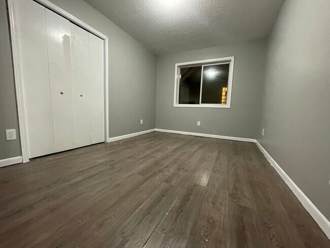 Photo - Amazing 5 Bedroom 2 Bathroom Home in South Minneapolis!