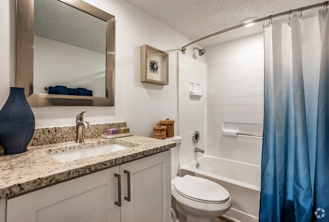 2BR, 2BA - 1,029SF