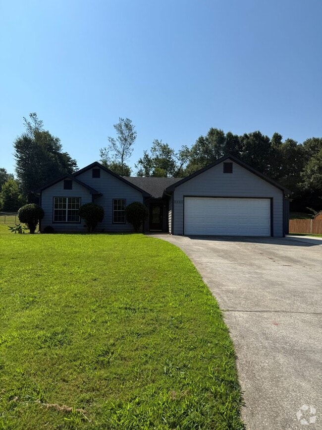 Building Photo - 3 Bedroom 2 Bathroom Ranch Home