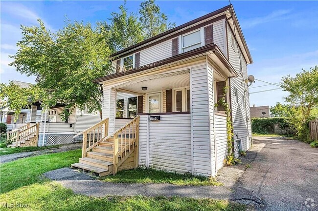 Building Photo - Three Bedroom One Bathroom House in Cleveland