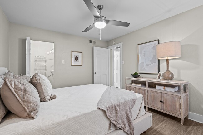 Silver Creek Apartments - Dallas, TX | ForRent.com