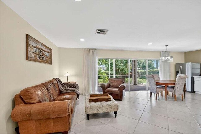 Photo - 324 Orange Tree Dr Unit 5