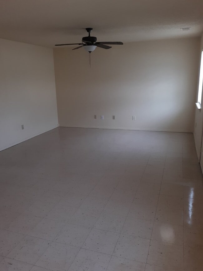 Photo - "Charming 2-Bedroom Retreat in Bono – Cozy 710 Sq. Ft. Apartment Awaits!" Unit Apt C