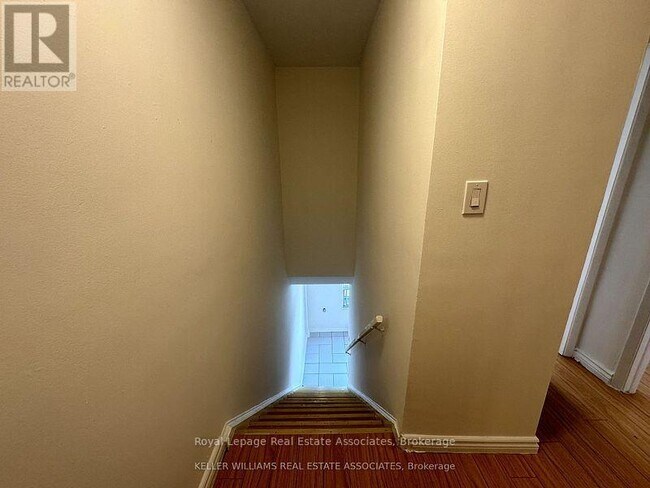 Photo - 3071 Hurontario St