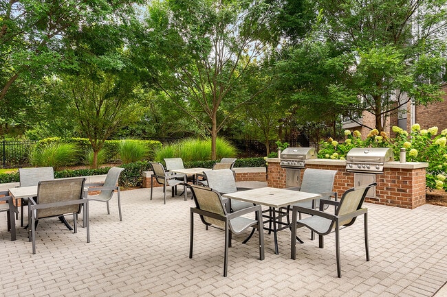 C300810_1760Apartamentos_Parrilla Comunitaria - 1760 Apartments