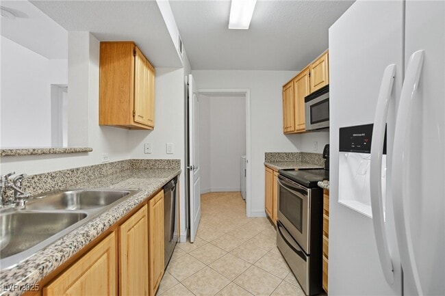 Building Photo - 5055 W Hacienda Ave Unit 2189