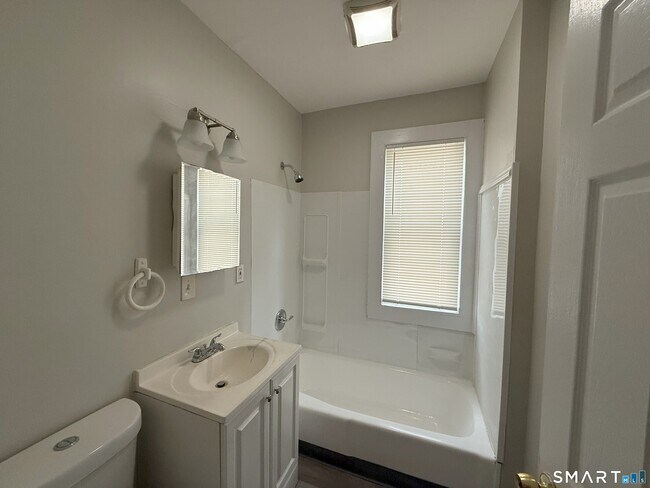 Photo - 111 Smith St Unit 1st
