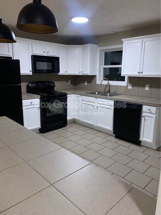 Photo - 405 E J St