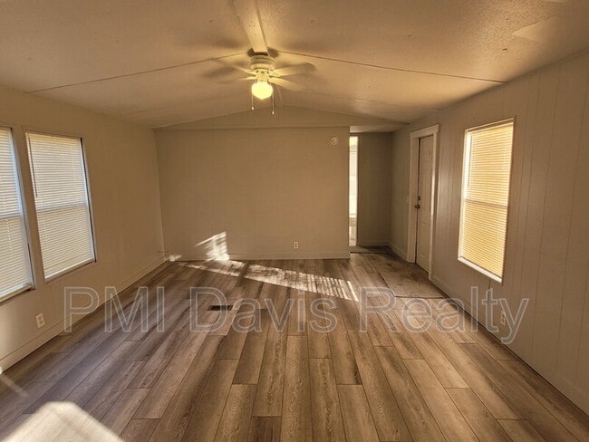 Photo - 4674 Mayflower St