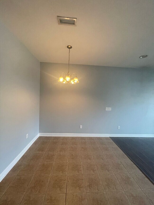 Eagle Landing Subdivision Hardwood Floor... Townhome Townhome