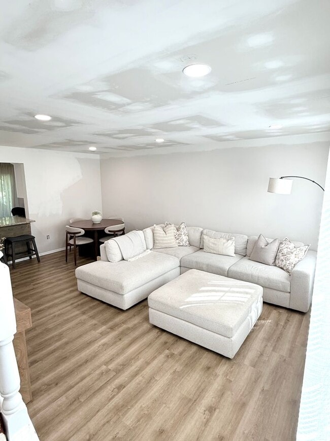 17 Mohave Dr