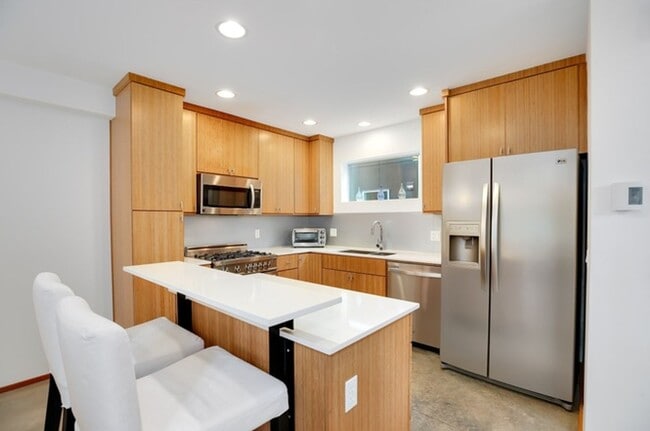 Photo - Stunning Modern 3 Bed / 2.5 Bath Townhome in Beautiful Maple Leaf Neighborhood