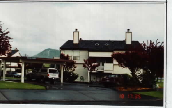 Pointe East - Pointe East Apartments