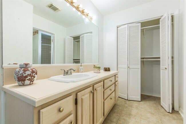 Building Photo - 1005 Rosepoint Dr