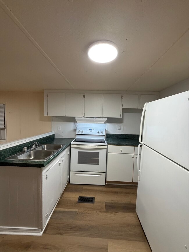Photo - 239 E Statesville Ave