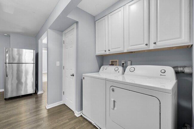 Photo - 245 Oakland St