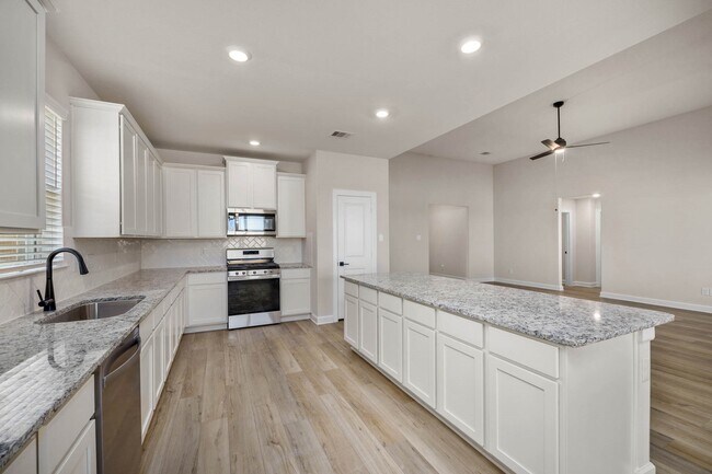 Photo - 1923 June Lk Ln