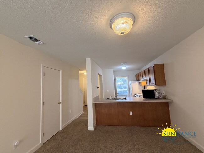 Photo - 102 Duloft St