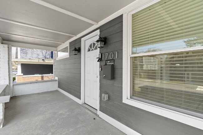 Photo - 1701 Barth Ave