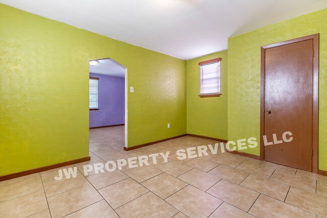 2633 Governor Nicholls St Unit A