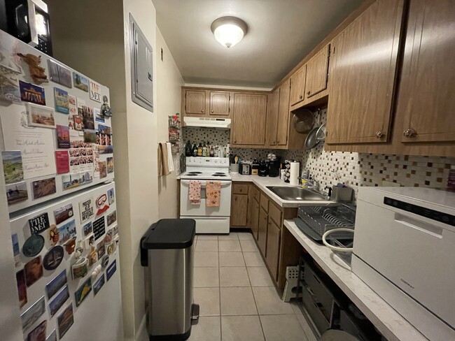 Building Photo - 804 Centre St