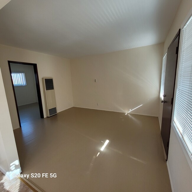 Living Room - 935 Freeman Ave Unit #C