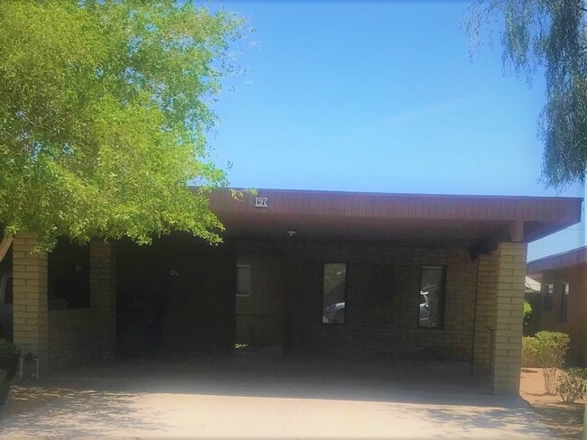 Building Photo - Centrally located 3 bedroom condo