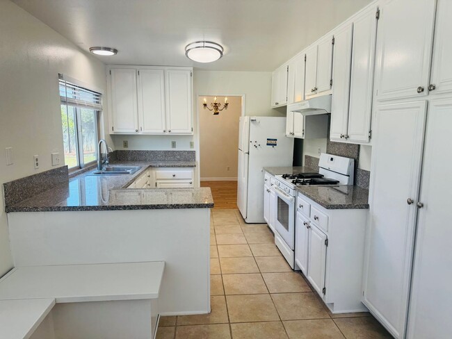 Photo - 4 Bedroom Cul-de-Sac Home in Mission Oaks