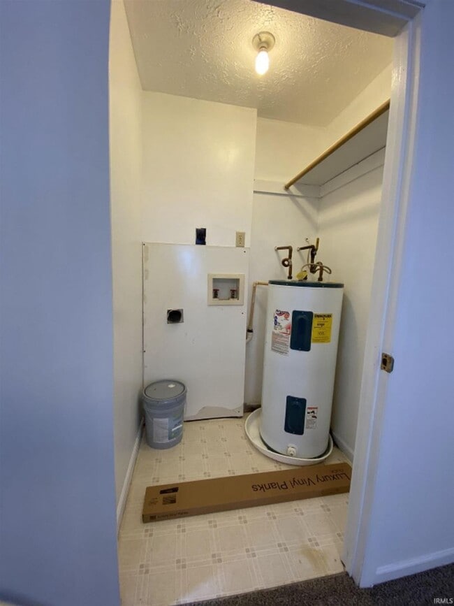 Photo - Duplex/ 2 -2 bedroom 1 bath with detached garage