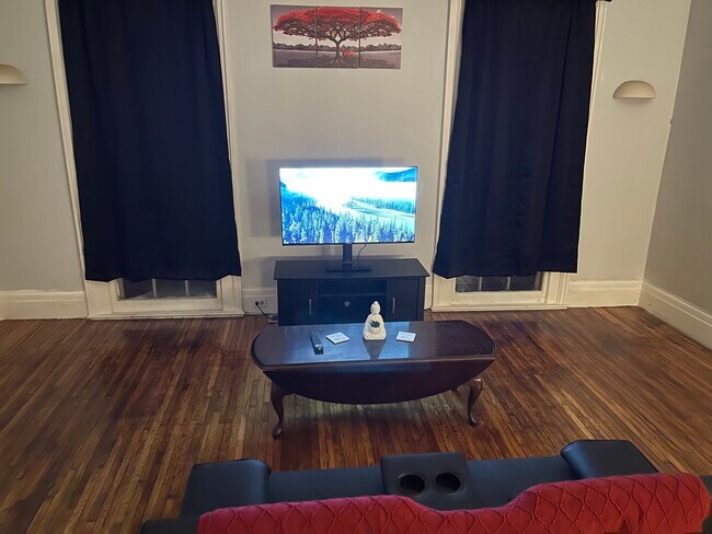 Unit B Living Room - 405 W Clinton St Unit A