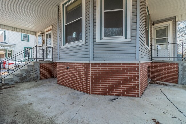 Photo - 311 W Green St