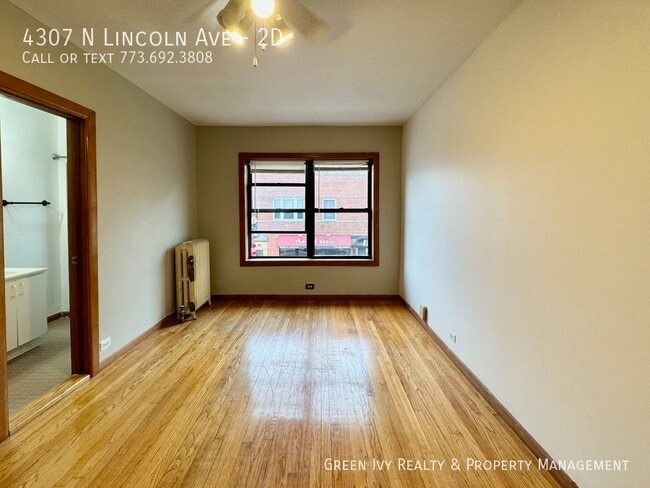 Building Photo - 4307 N Lincoln Ave Unit 2D