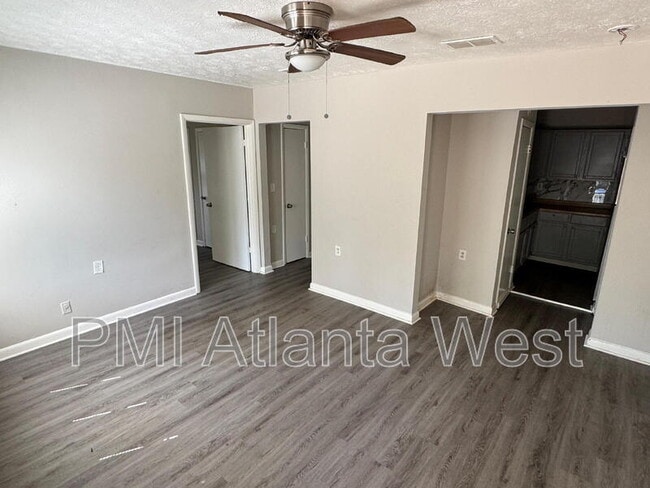 Photo - 147 Lawton St SW