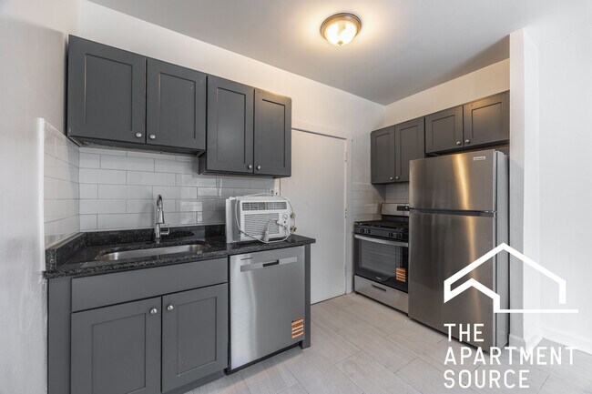 Photo - 1319 W Estes Ave