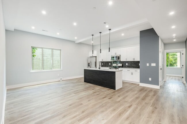 Photo - New 2 Bedroom Apartment in Modern Building! Now Offering 1 Month FREE on a 12 month lease! Unidad Apt. 2