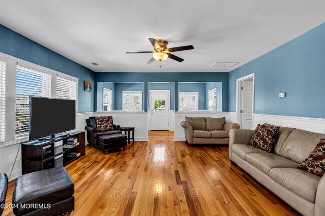 Photo - 10 Pershing Ave