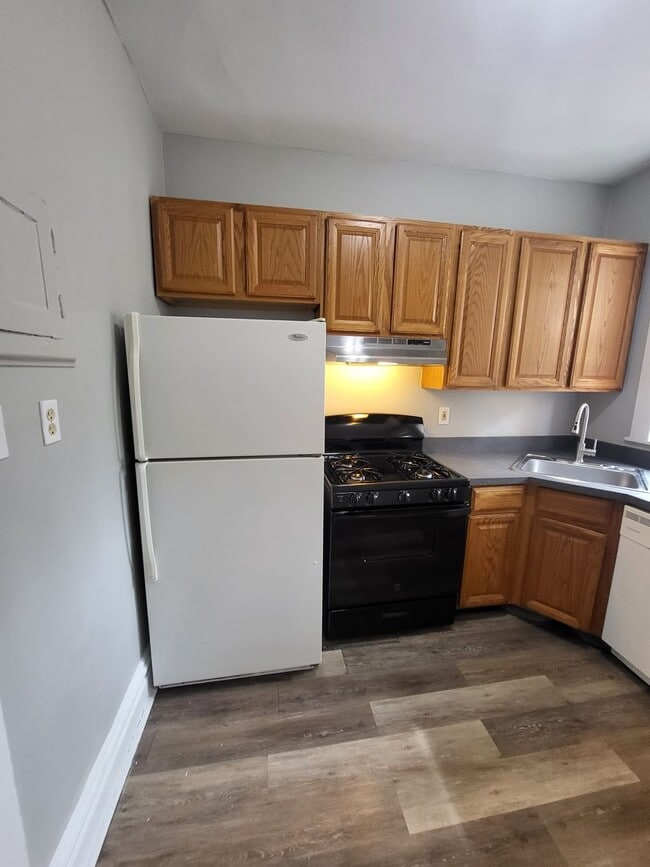 Photo - Large 4 Bedroom in Bellevue! Available June