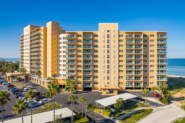 880 Mandalay Ave Clearwater Beach, FL - Regatta Beach Club Apartments