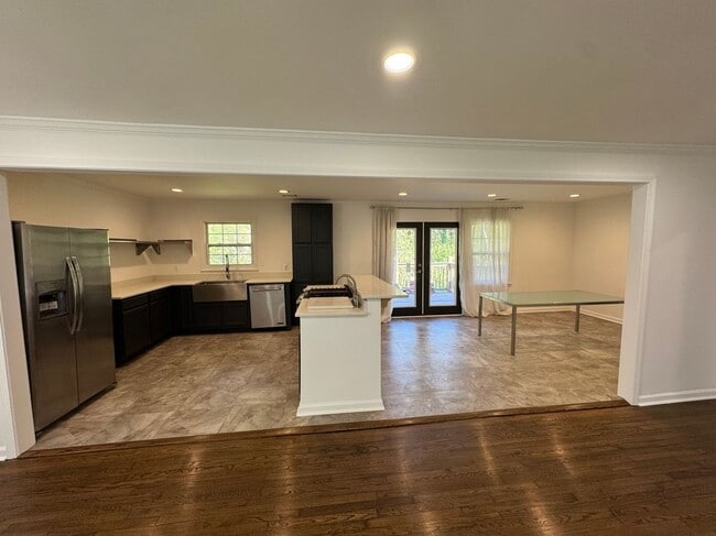 Photo - 995 Fleetwood Cir SW