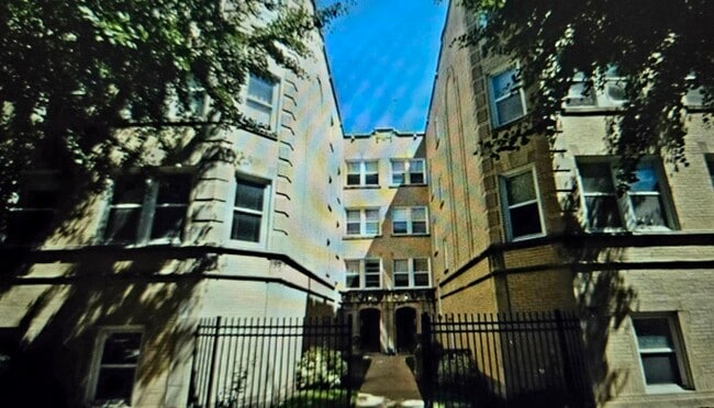 Building Photo - 2318 W Rosemont Ave Unit 2