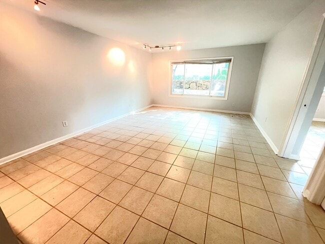 Photo - Sleek, Modern Two bedroom Chancellor Squar... Unit A-3